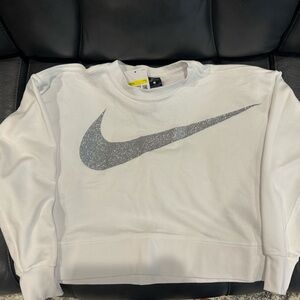 Woman’s Nike cropped sweatshirt